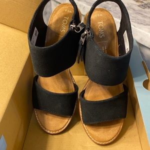 Tom’s Majorca black suede says 5.5